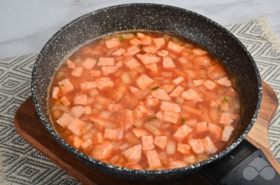 Solyanka with pickled cucumbers: photo of recipe preparation, step 4