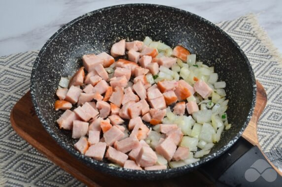 Solyanka with pickled cucumbers: photo of recipe preparation, step 3