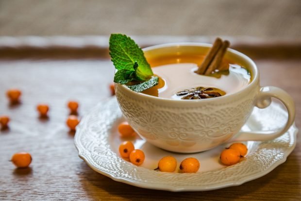 Sea buckthorn tea with cinnamon and orange is a simple and delicious recipe, how to cook step by step