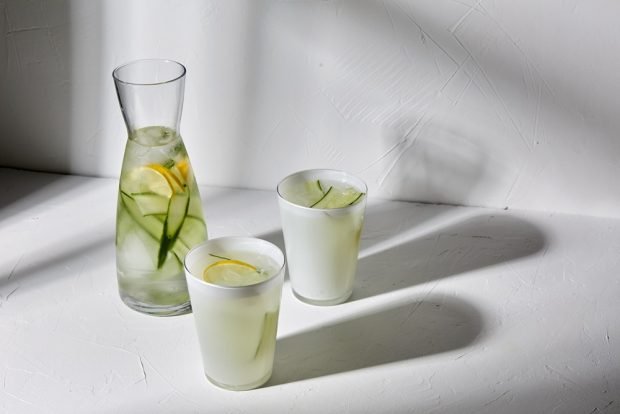 Lemonade with lemon and cucumber is a simple and delicious recipe, how to cook step by step