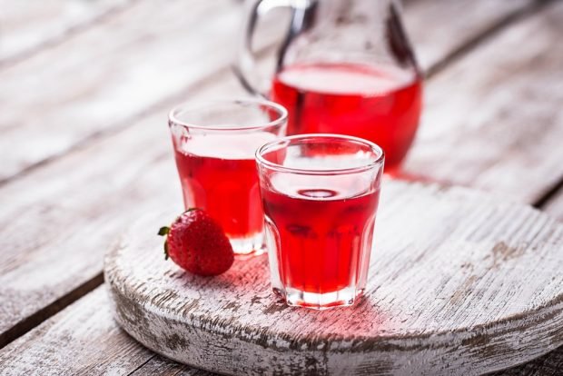 Strawberry compote with red currant is a simple and delicious recipe, how to cook step by step