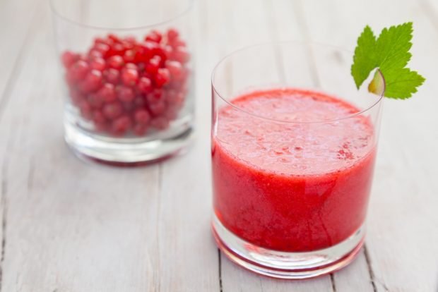 Red currant smoothie – a simple and delicious recipe, how to cook step by step