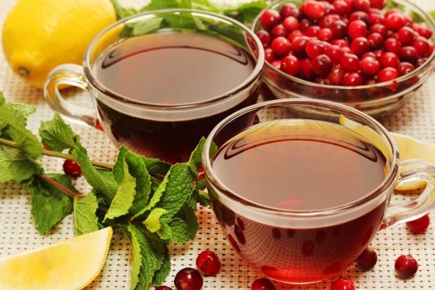 Tea with cranberries and mint is a simple and delicious recipe how to cook step by step