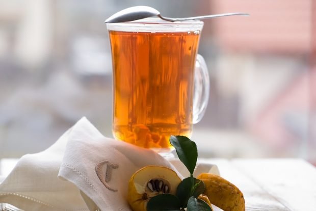 Tea with quince is a simple and delicious recipe, how to cook step by step