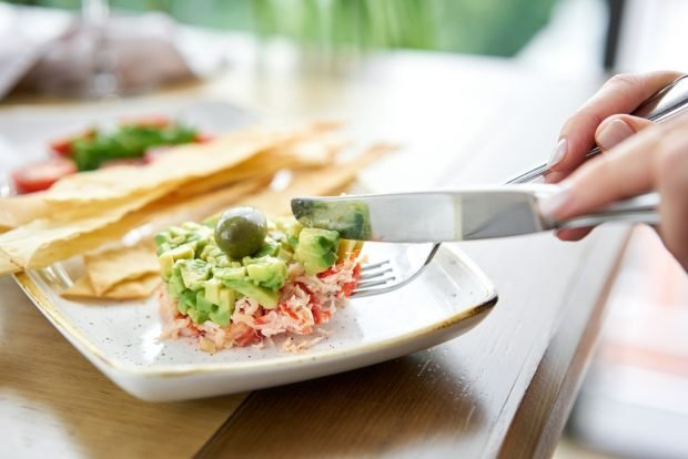 Salad with crab meat, avocado and quail eggs – a simple and delicious recipe, how to cook step by step