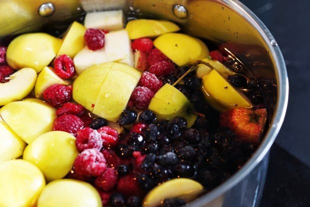 Compote with fruits and berries is a simple and delicious recipe, how to cook step by step