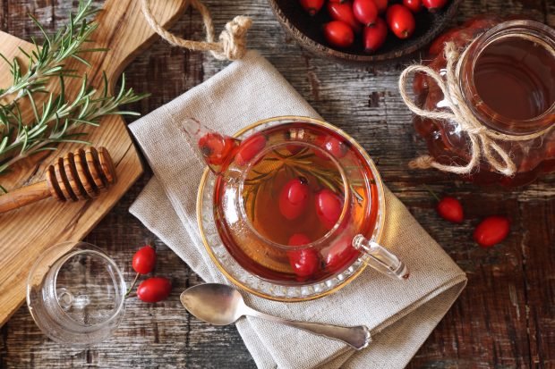 Rosehip tea is a simple and delicious recipe, how to cook step by step