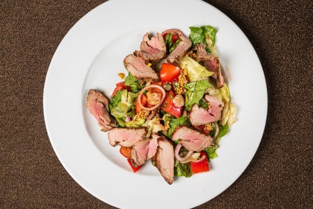 Salad with beef and Dijon mustard – a simple and delicious recipe, how to cook step by step