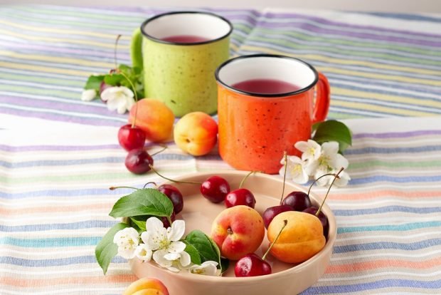 Summer apricot compote with berries 