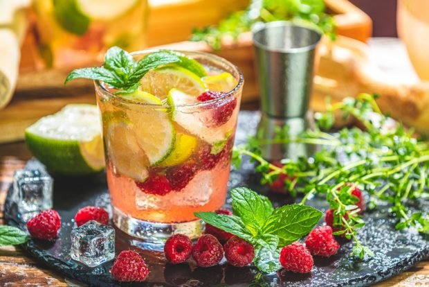 Raspberry mojito is a simple and delicious recipe, how to cook step by step