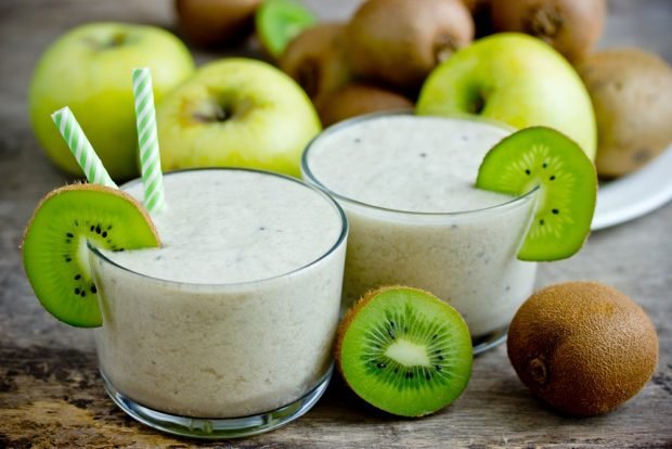 Fruit smoothie with kefir is a simple and delicious recipe, how to cook step by step