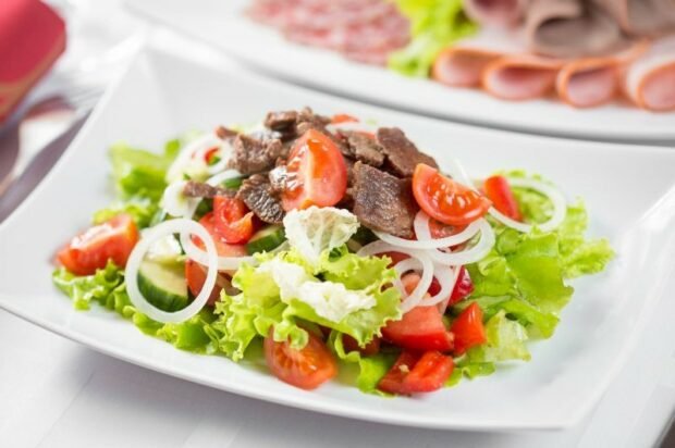 Warm beef salad is a simple and delicious recipe, how to cook step by step