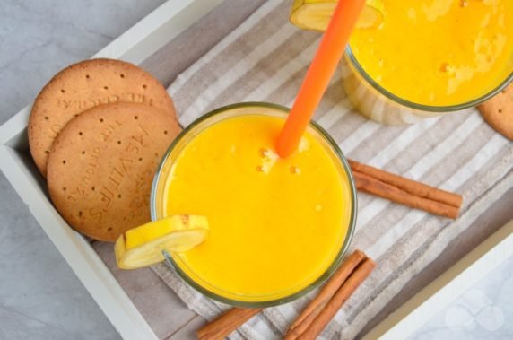 Mango and banana smoothie: photo of recipe preparation, step 5