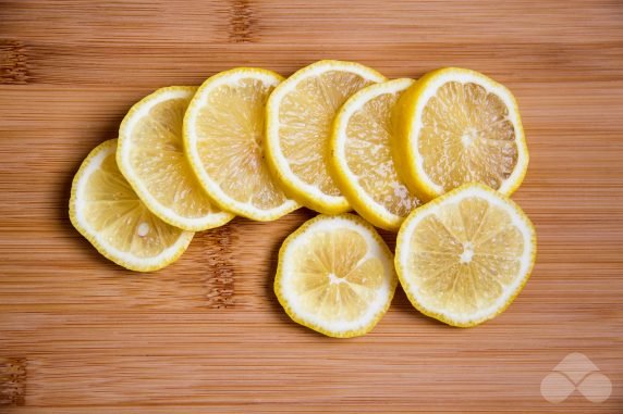 Lemonade with strawberries and lime juice: photo of recipe preparation, step 1