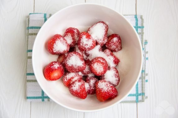 Lemonade with strawberries and lime juice: photo of recipe preparation, step 3