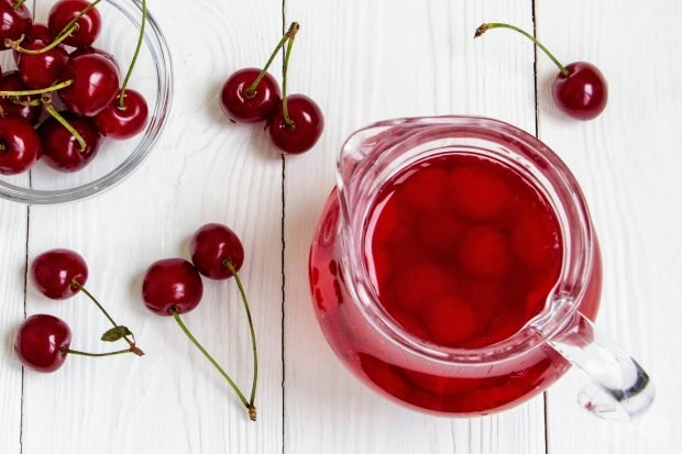 Quick cherry compote