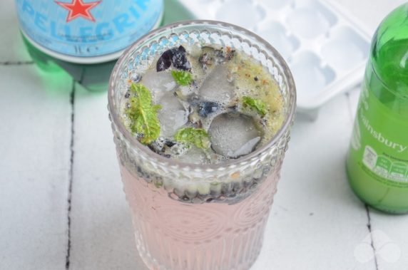 Blueberry mojito : photo of recipe preparation, step 5 Blueberry mojito : photo of recipe preparation, step 5