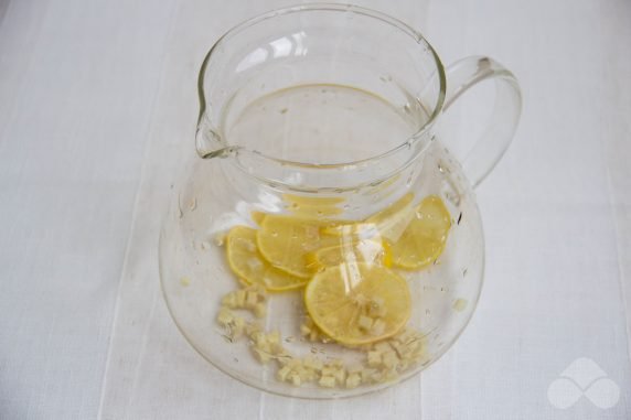 Black tea with ginger, lemon and honey: photo of recipe preparation, step 3