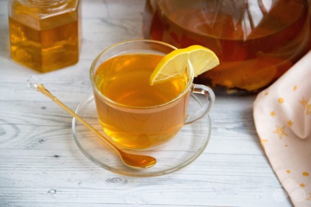 Black tea with ginger, lemon and honey