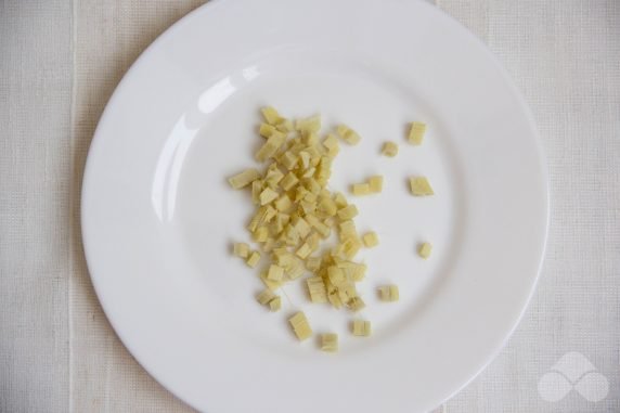 Black tea with ginger, lemon and honey: photo of recipe preparation, step 1