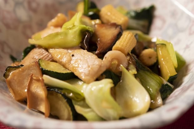 Salad with mushrooms and baby corn – a simple and delicious recipe, how to cook step by step