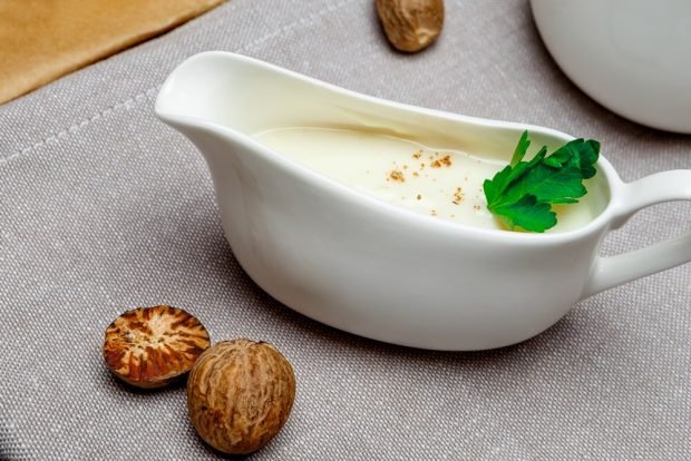 Classic bechamel sauce for julienne with chicken and mushrooms is a simple and delicious recipe, how to cook step by step