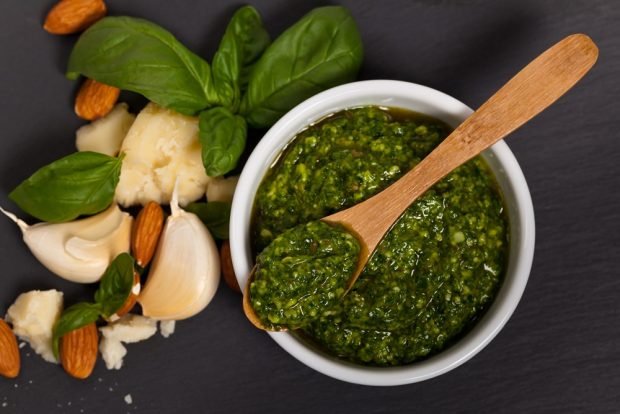 Pesto sauce with almonds – a simple and delicious recipe, how to cook step by step