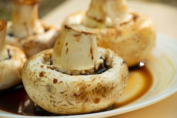 Marinade for champignons on the grill with soy sauce and garlic – a simple and delicious recipe, how to cook step by step