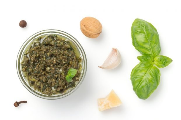 Pesto sauce with walnuts is a simple and delicious recipe, how to cook step by step