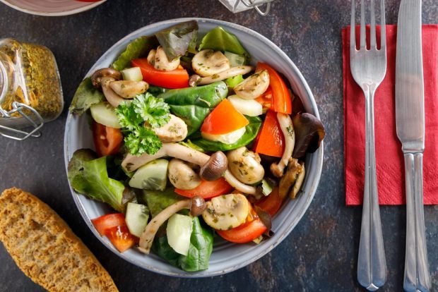 Vegetable salad with assorted mushrooms is a simple and delicious recipe, how to cook step by step