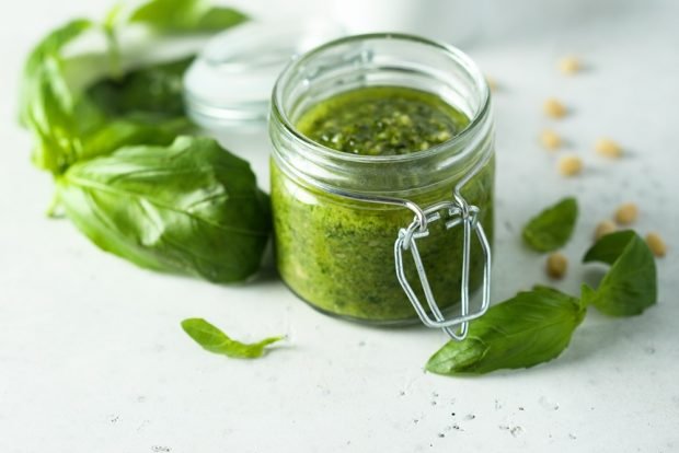 Classic pesto with basil and nuts – a simple and delicious recipe, how to cook step by step