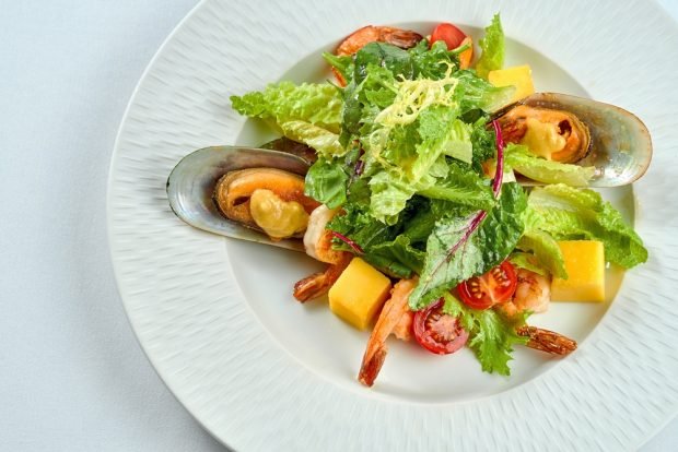 Salad with mussels and mango – a simple and delicious recipe, how to cook step by step