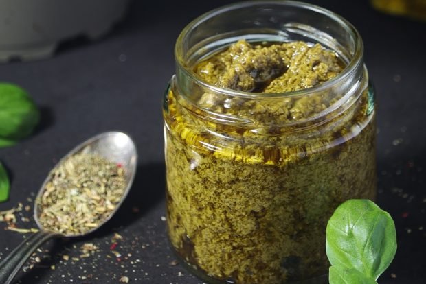 Pesto sauce with basil and pine nuts – a simple and delicious recipe, how to cook step by step