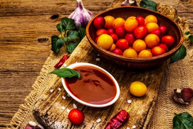 Sweet and sour cherry plum sauce is a simple and delicious recipe, how to cook step by step