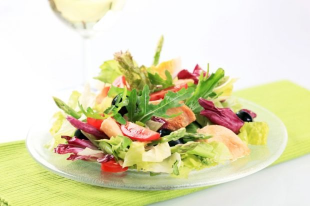 Meat salad of chicken, asparagus, tomatoes and fresh herbs is a simple and delicious recipe, how to cook step by step