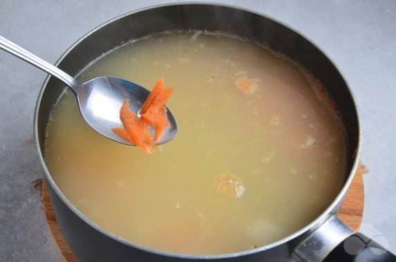 Dietary rice soup without potatoes: photo of recipe preparation, step 3