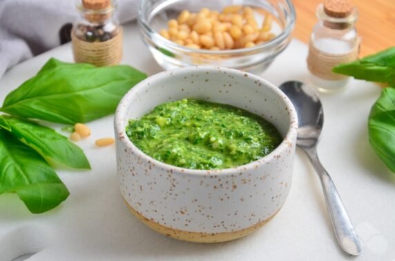 Basil Pesto sauce: photo of recipe preparation, step 4