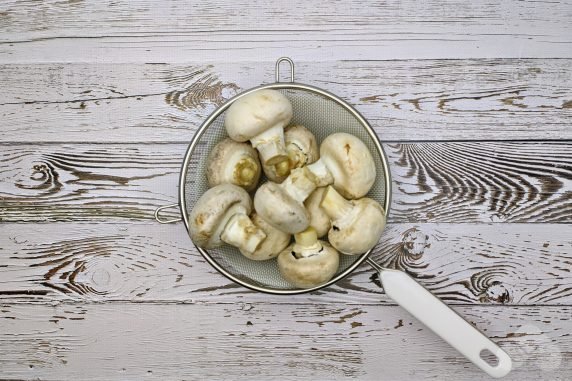 Marinade for champignons on the grill with soy sauce: photo of recipe preparation, step 1