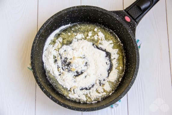 Bechamel sauce with cream: photo of recipe preparation, step 2