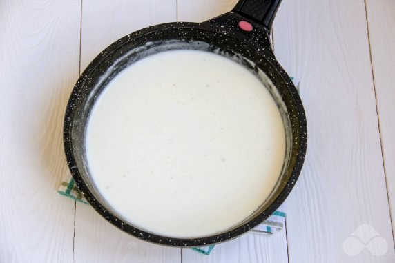 Bechamel sauce with cream: photo of recipe preparation, step 6