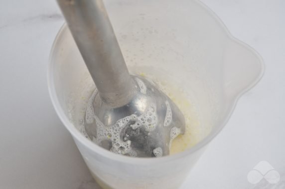 White garlic sauce: photo of recipe preparation, step 2