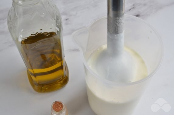White garlic sauce: photo of recipe preparation, step 3
