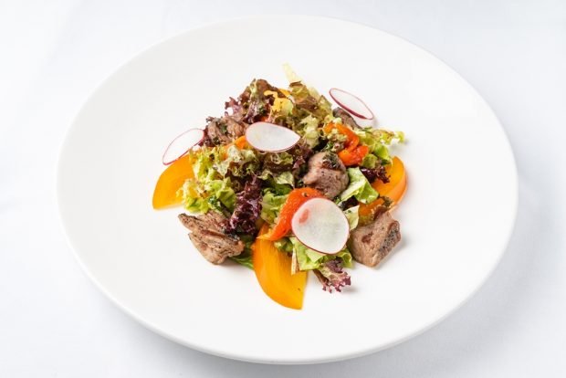 Salad with beef and persimmon – a simple and delicious recipe, how to cook step by step