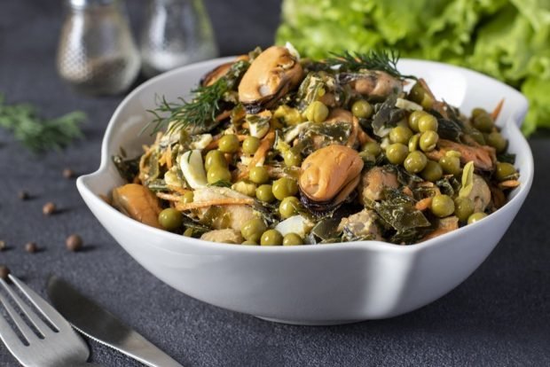 Salad with mussels, seaweed and green peas – a simple and delicious recipe, how to cook step by step