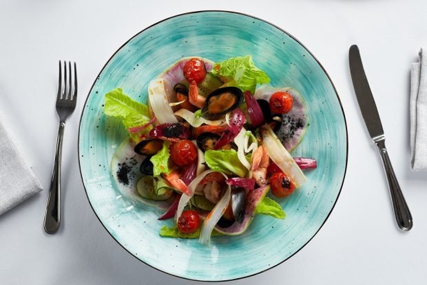 Salad with mussels and wine dressing – a simple and delicious recipe, how to cook step by step