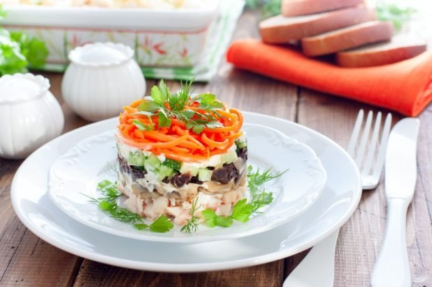 Puff salad of chicken, pickled mushrooms, prunes and Korean carrots is a simple and delicious recipe, how to cook step by step