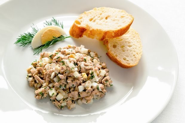 Salad with cod liver and herbs – a simple and delicious recipe, how to cook step by step