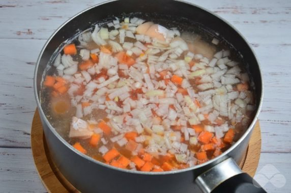 Ear of red fish with cream: photo of recipe preparation, step 4