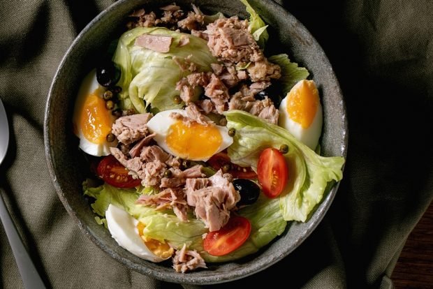 Salad with fish and eggs is a simple and delicious recipe, how to cook step by step