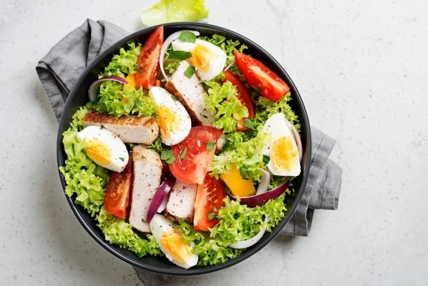 Salad with chicken, eggs and paprika – a simple and delicious recipe, how to cook step by step